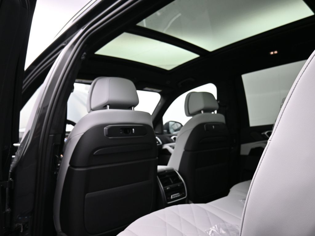 2026 BMW X7 40i - Photo 24