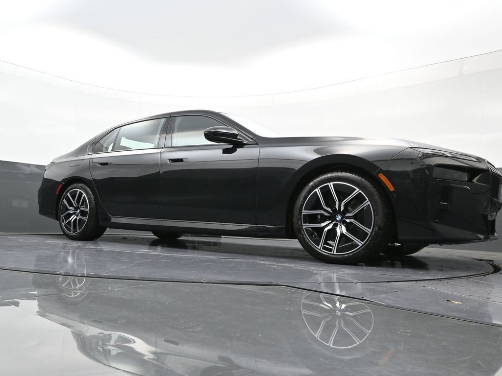 2026 BMW 7 Series 740i - Photo 31