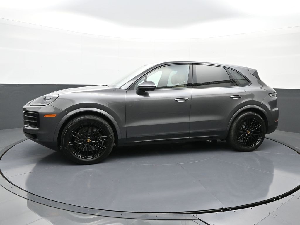 2025 Porsche Cayenne Base photo 4