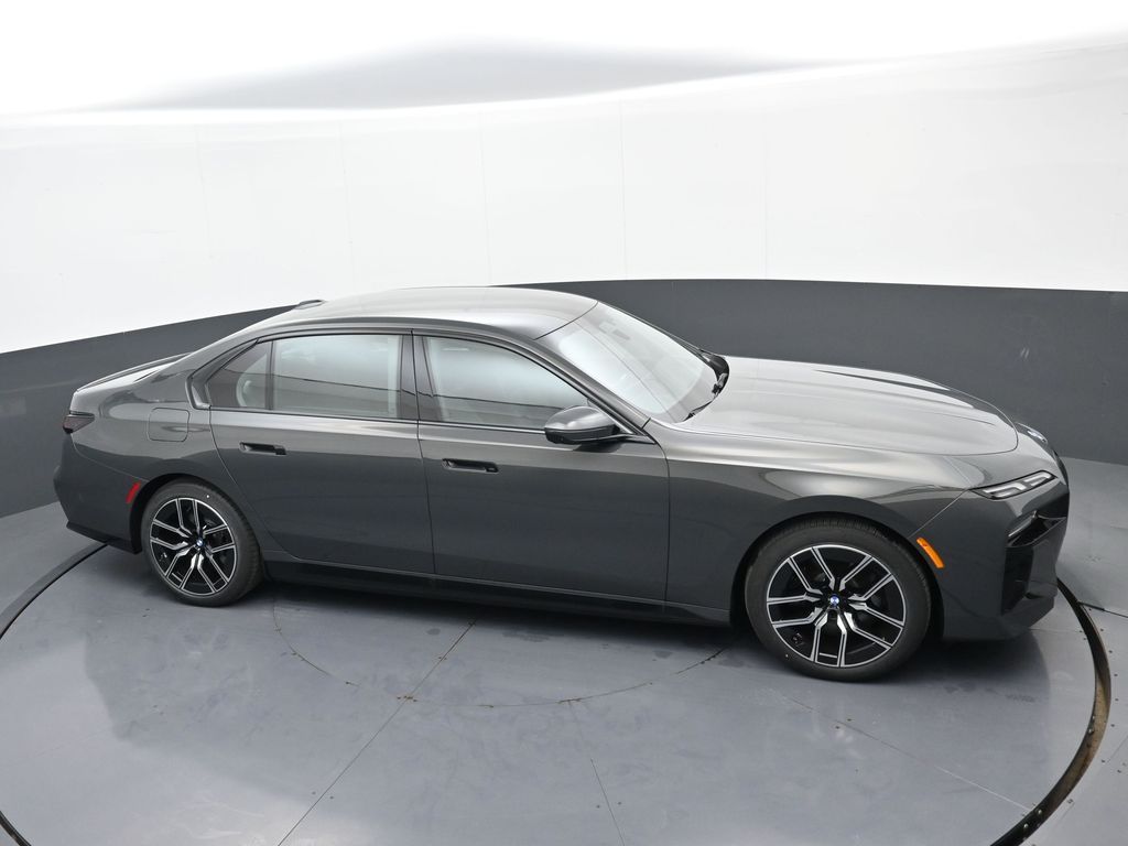 2026 BMW 7 Series 750e - Photo 31