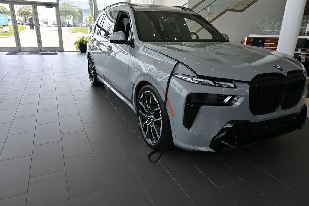 New 2027 BMW X7 xDrive40i SUV