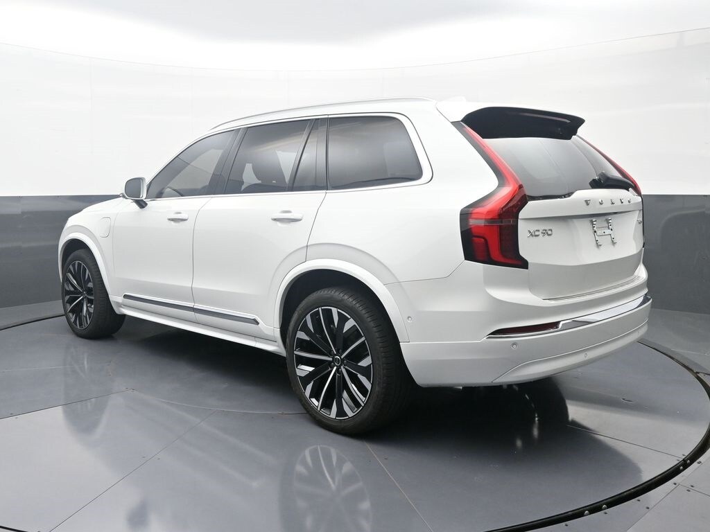 2025 Volvo XC90 T8 photo 3