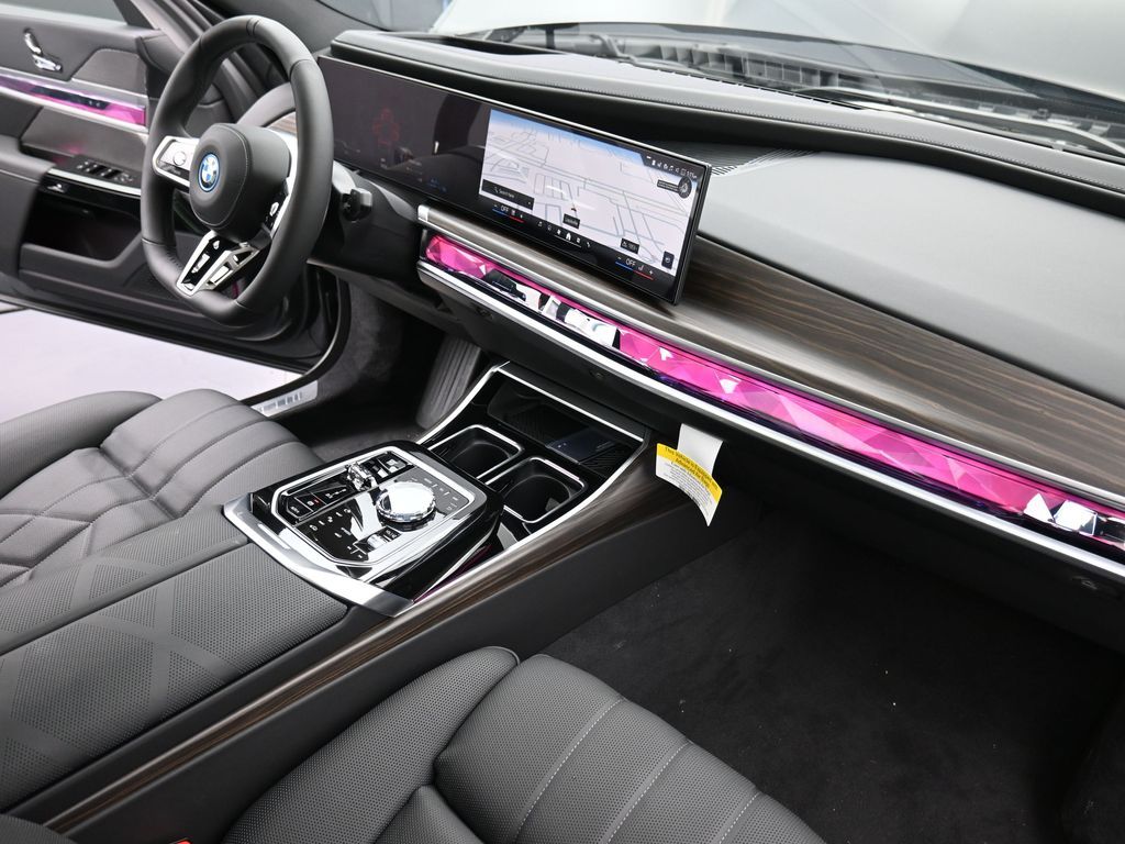 2026 BMW 7 Series 750e - Photo 21