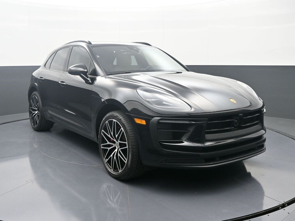 2025 Porsche Macan S photo 3