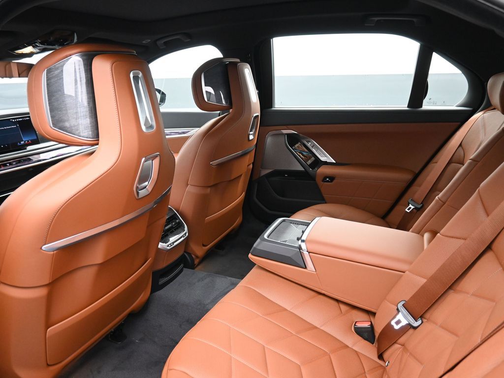 2026 BMW 7 Series 740i - Photo 17
