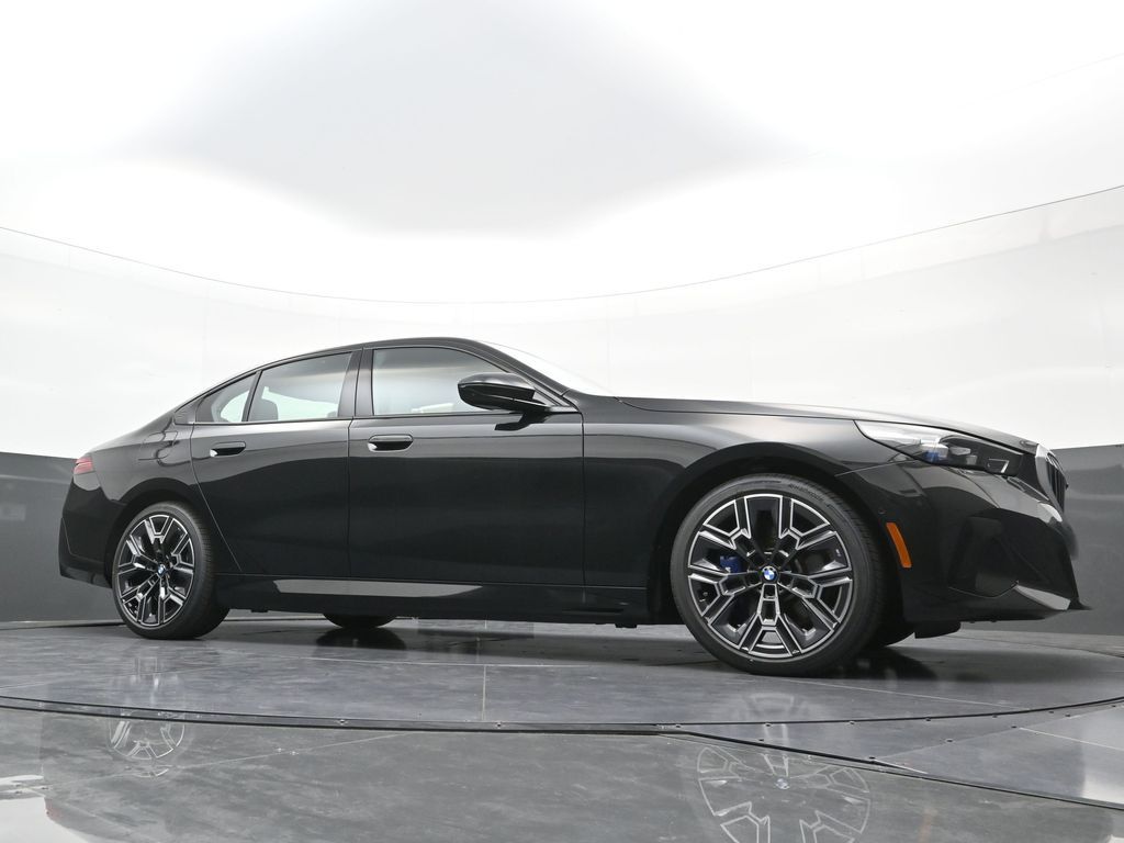 2026 BMW 5 Series 550e - Photo 22