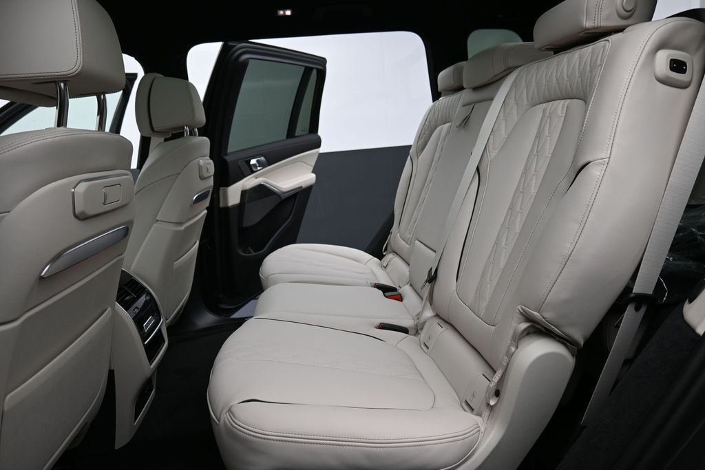 2026 BMW X7 40i - Photo 15