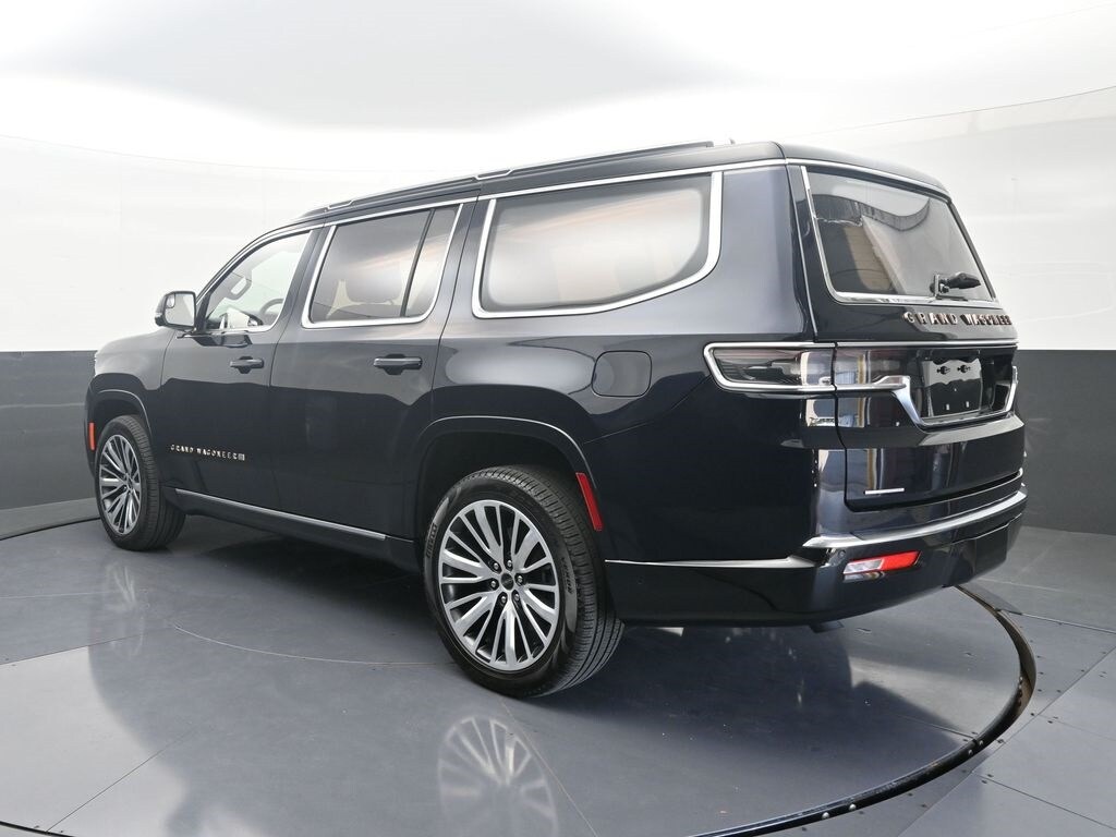 2023 Jeep Grand Wagoneer III photo 2