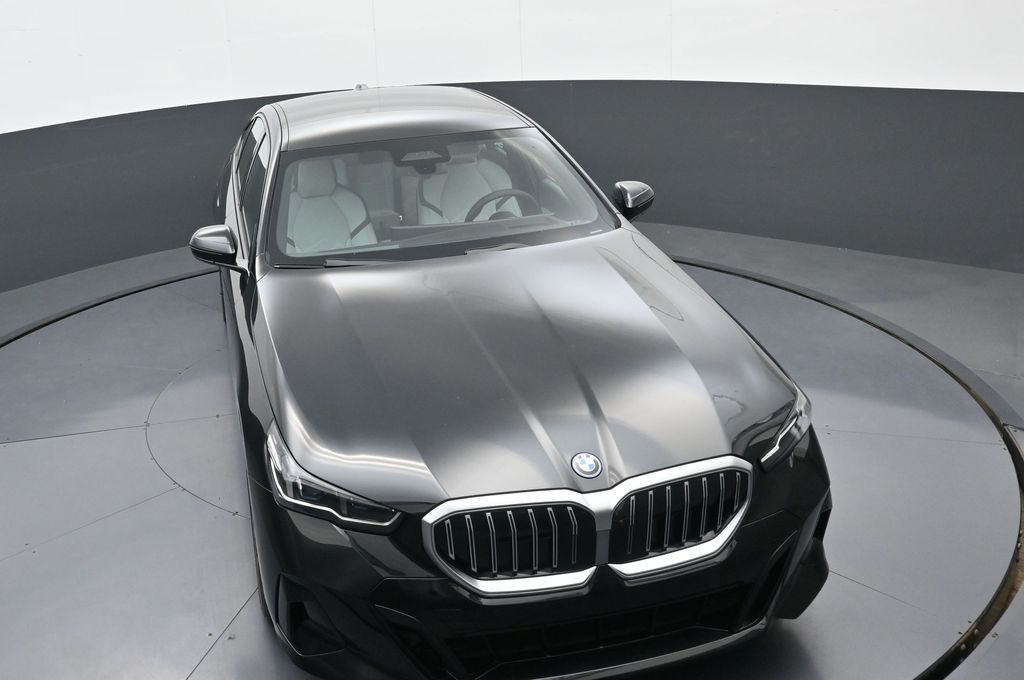 2026 BMW 5 Series 550e - Photo 31