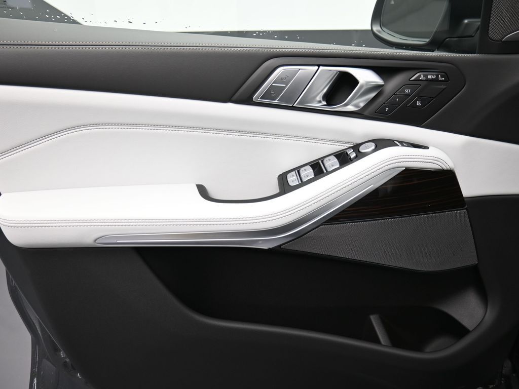 2026 BMW X7 40i - Photo 16