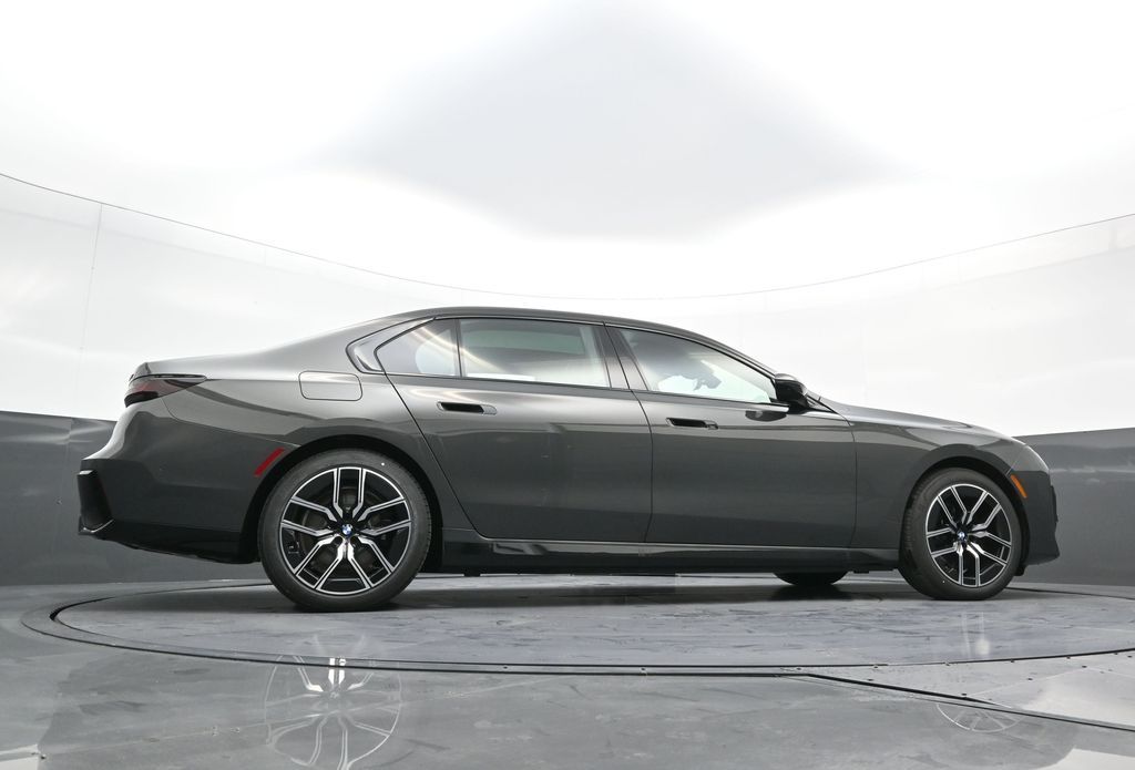 2026 BMW 7 Series 750e - Photo 30