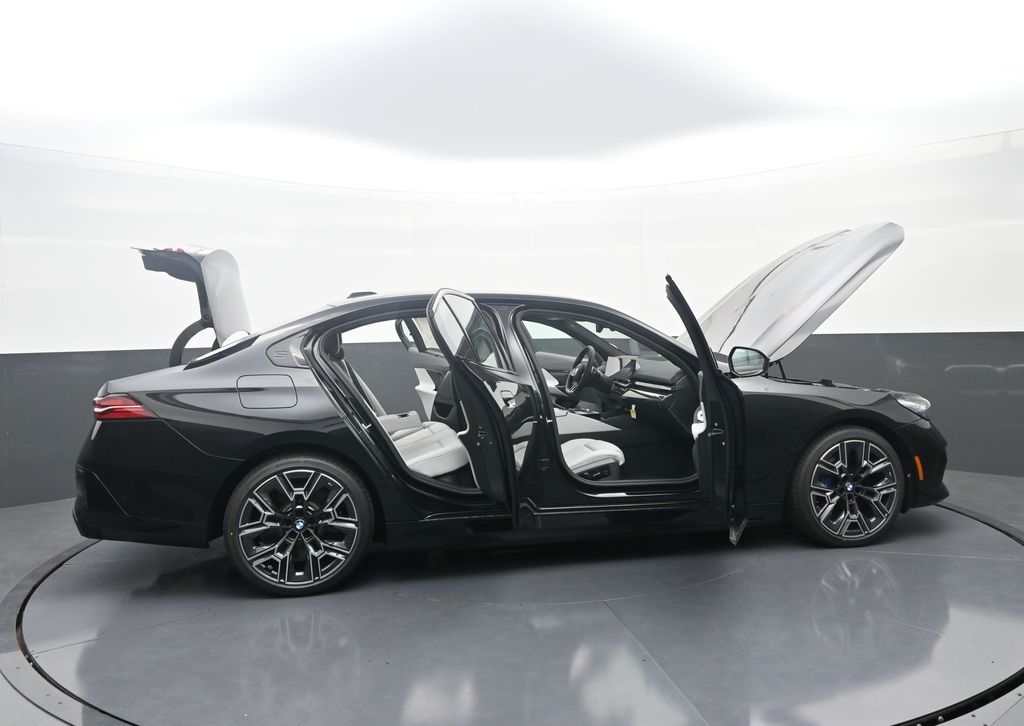 2026 BMW 5 Series 550e - Photo 45