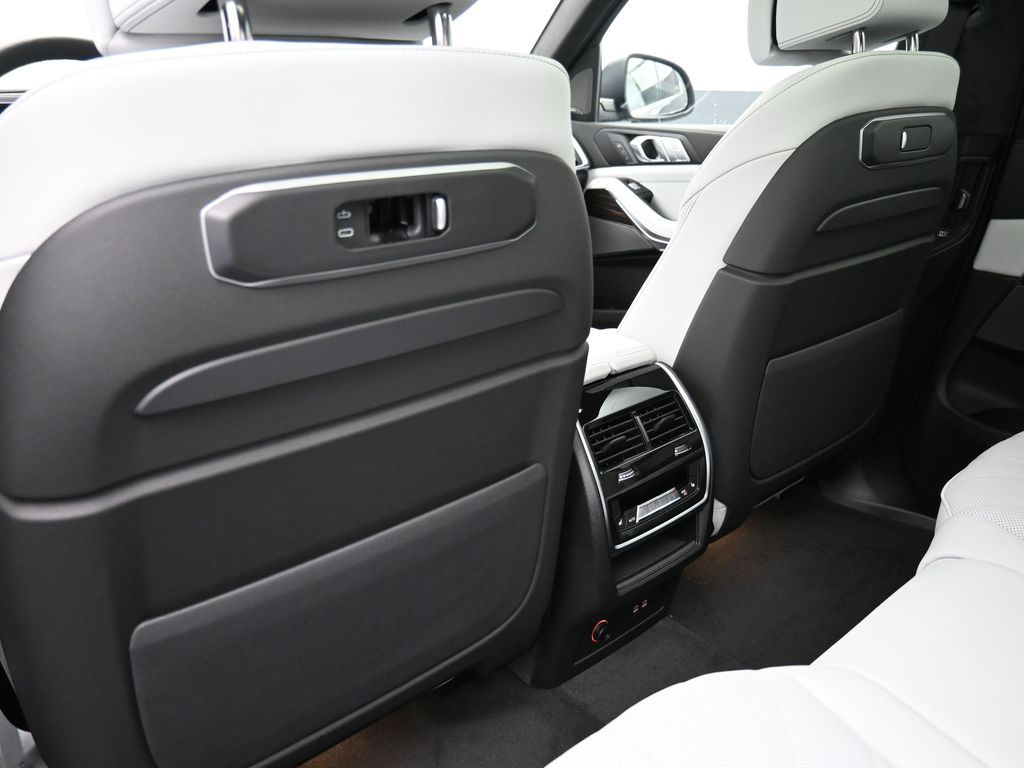 2026 BMW X7 40i - Photo 21