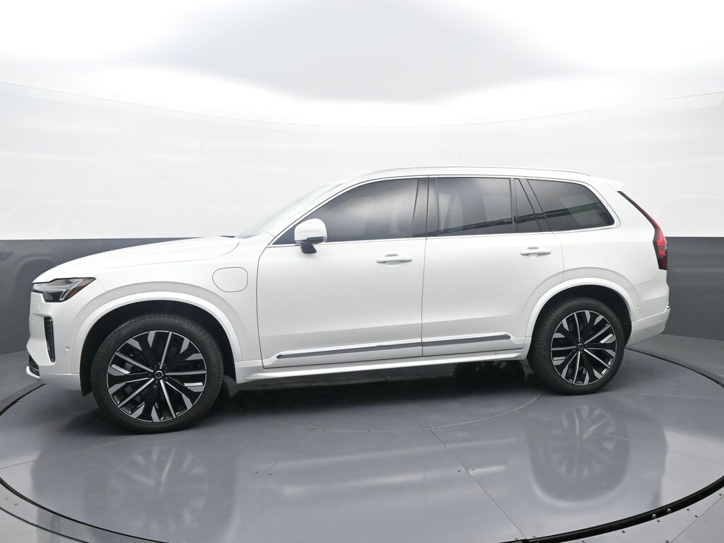 2025 Volvo XC90 T8 photo 2