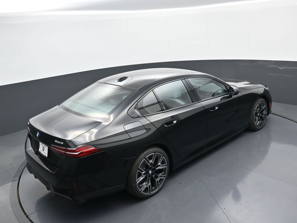 2026 BMW 5 Series 550e - Photo 36