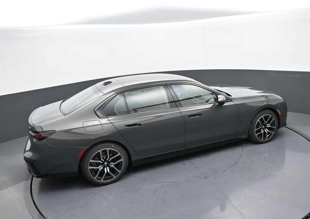 2026 BMW 7 Series 750e - Photo 38