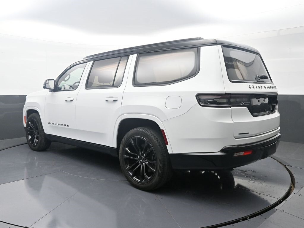2023 Jeep Grand Wagoneer II photo 2