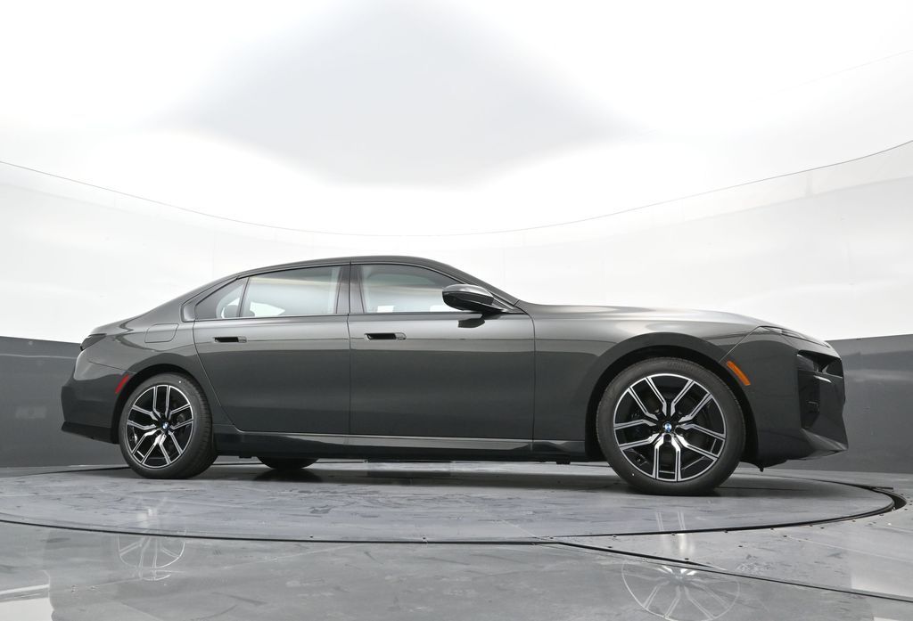 2026 BMW 7 Series 750e - Photo 23