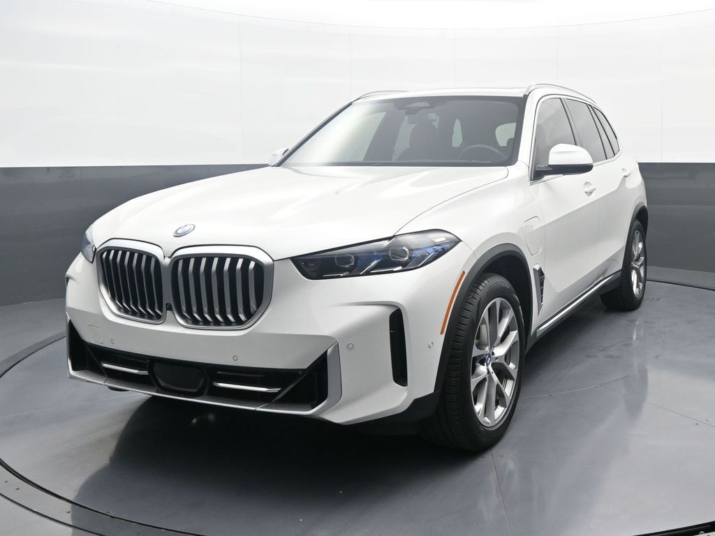 2024 BMW X5 50e's photo