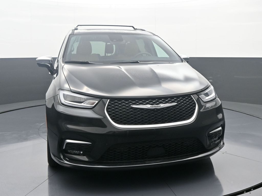 Used 2023 Chrysler Pacifica Hybrid Pinnacle Minivan/Van