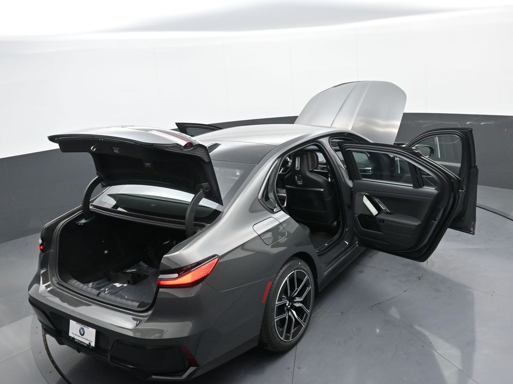 2026 BMW 7 Series 750e - Photo 45