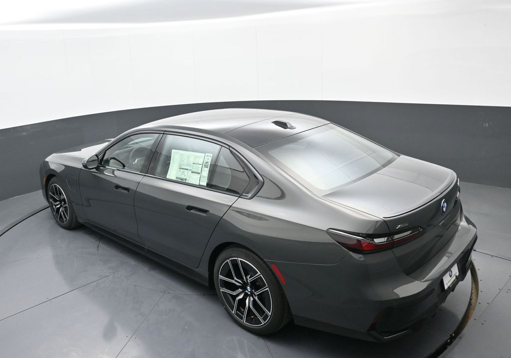 2026 BMW 7 Series 750e - Photo 35