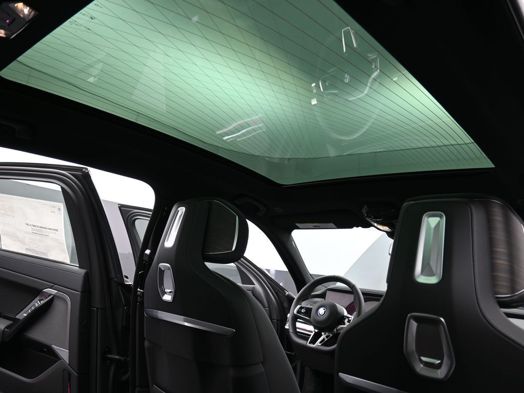 2026 BMW 7 Series 750e - Photo 18