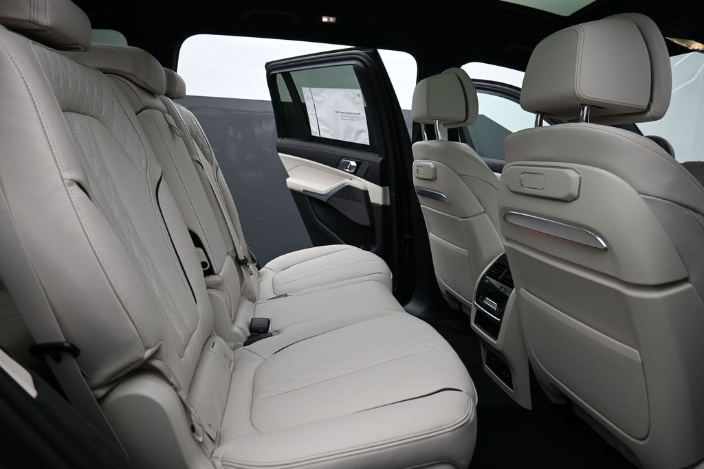 2026 BMW X7 40i - Photo 18