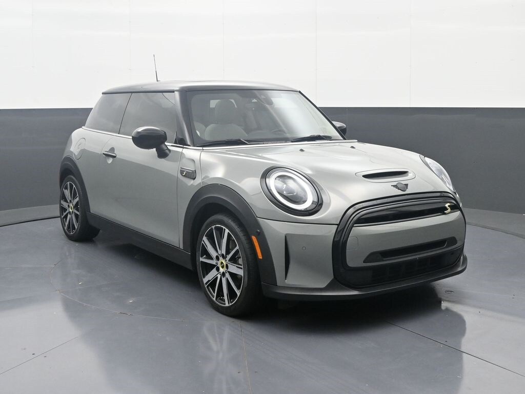 2023 Mini Cooper SE Iconic photo 2