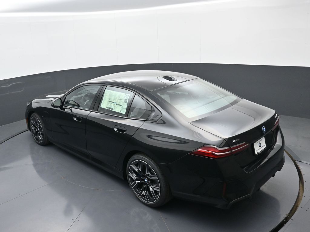 2026 BMW 5 Series 550e - Photo 34