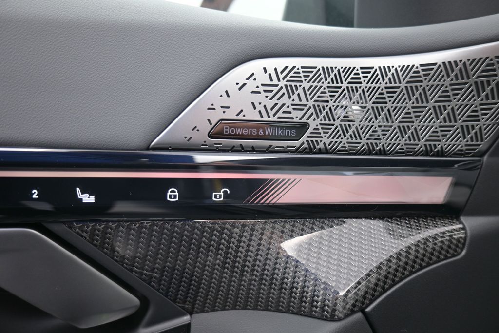 2026 BMW 5 Series 550e - Photo 10