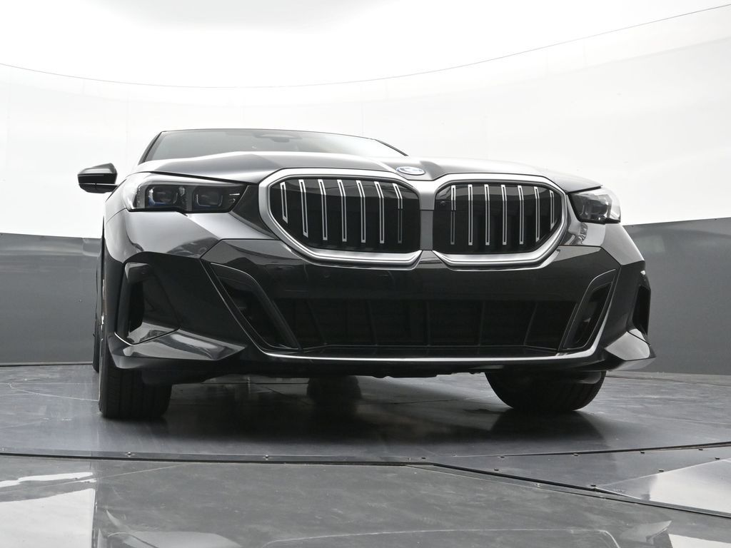 2026 BMW 5 Series 550e - Photo 23