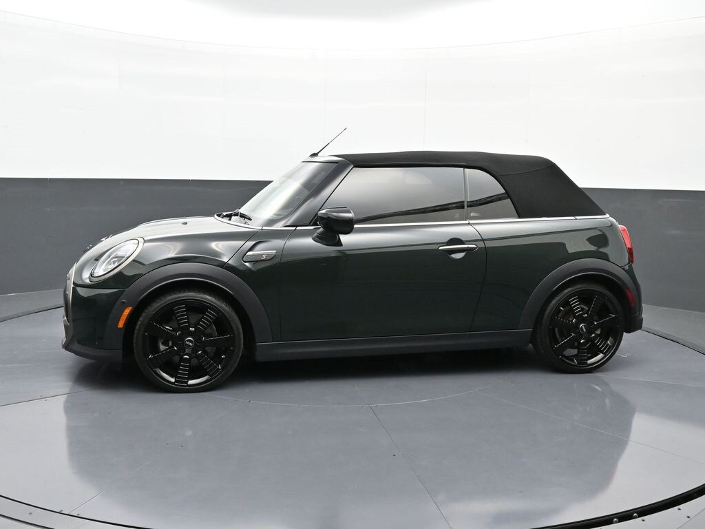 2024 Mini Cooper Convertible Iconic photo 3