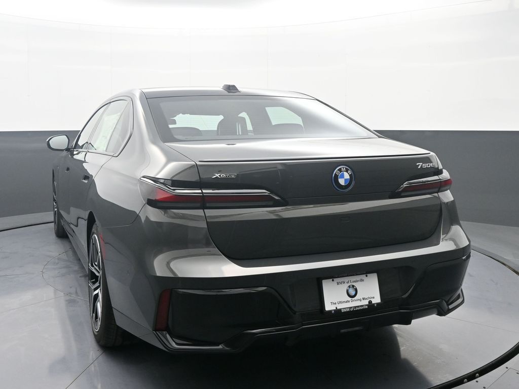 2026 BMW 7 Series 750e - Photo 6