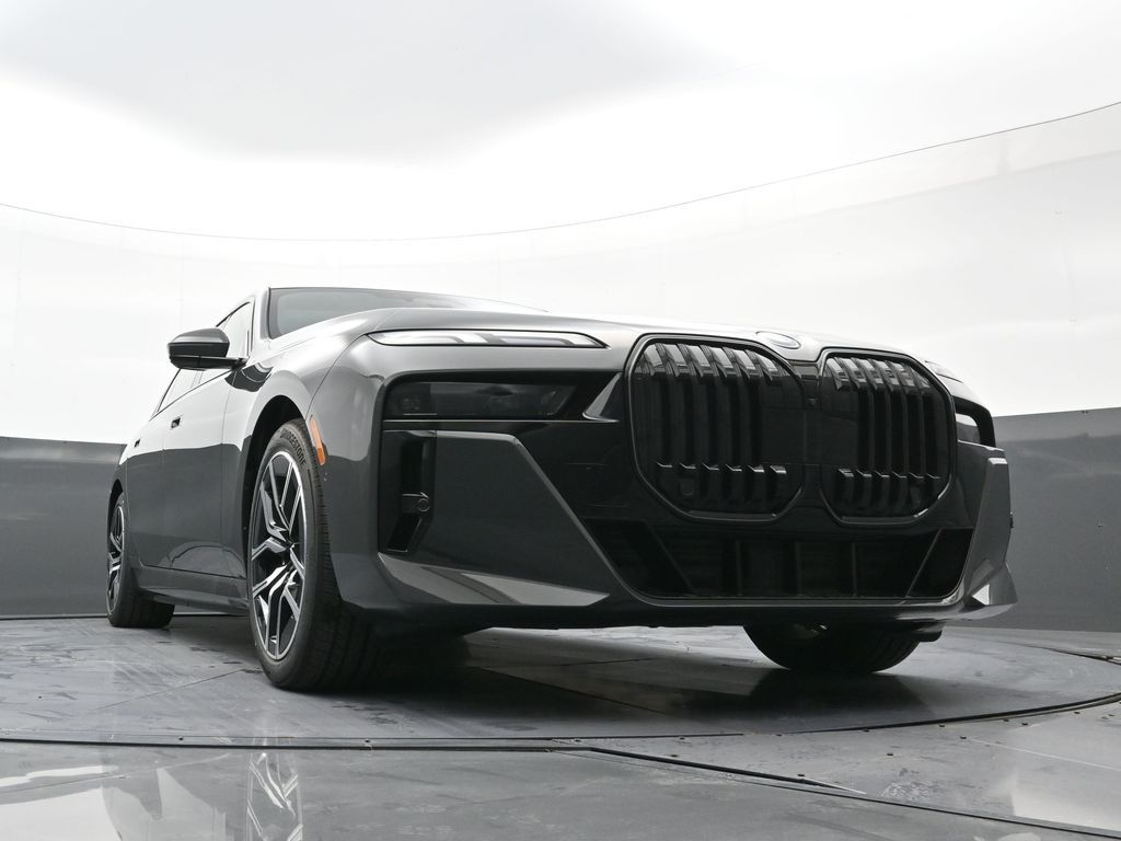 2026 BMW 7 Series 750e - Photo 24
