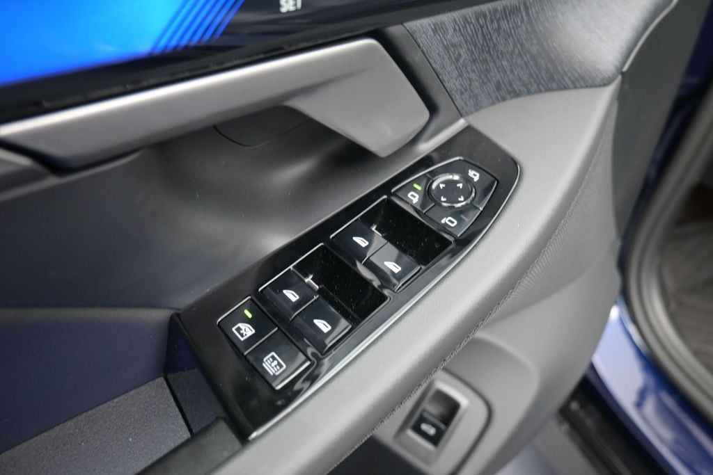 2026 BMW 5 Series 540i - Photo 9