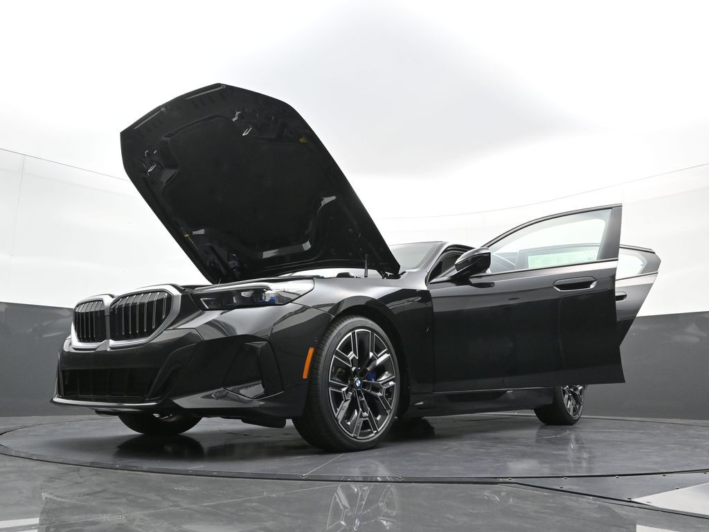 2026 BMW 5 Series 550e - Photo 40