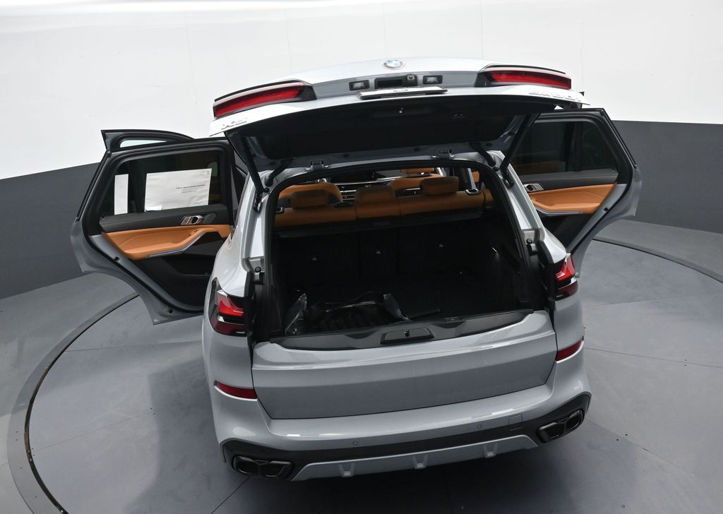 2026 BMW X5 M60i - Photo 42