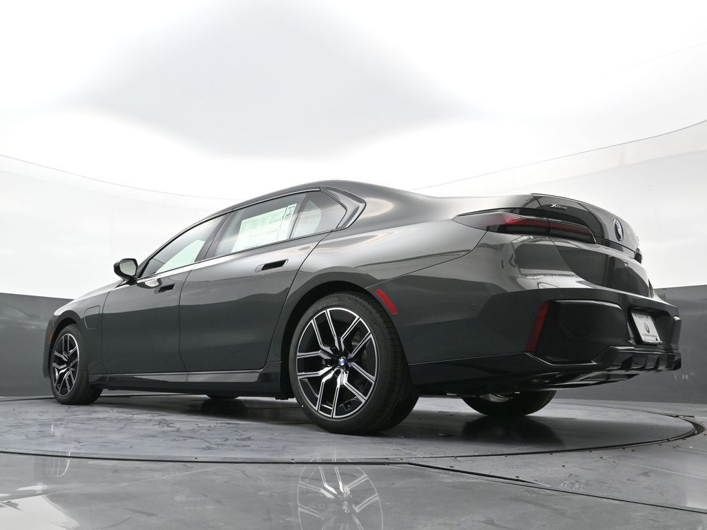 2026 BMW 7 Series 750e - Photo 27