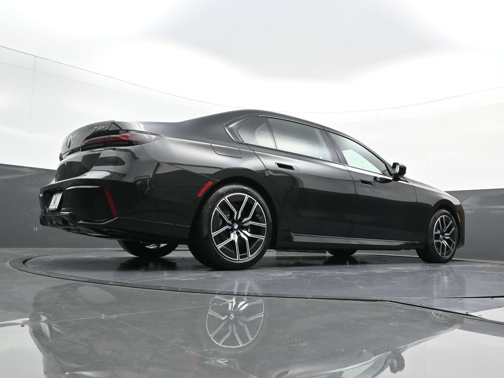 2026 BMW 7 Series 740i - Photo 37