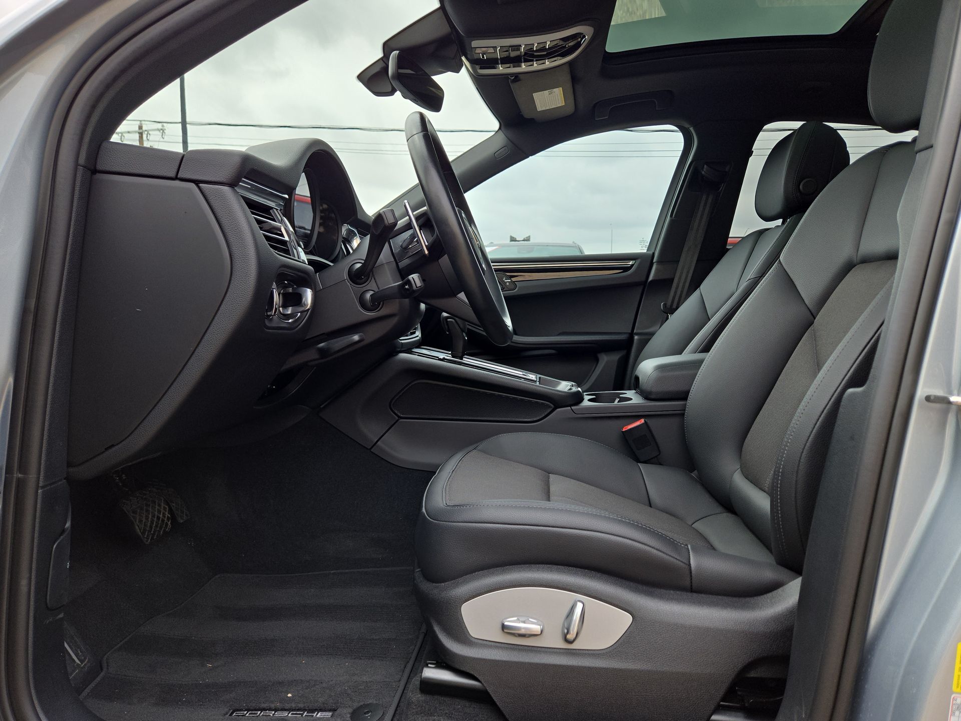 2025 Porsche Macan Base - Photo 16