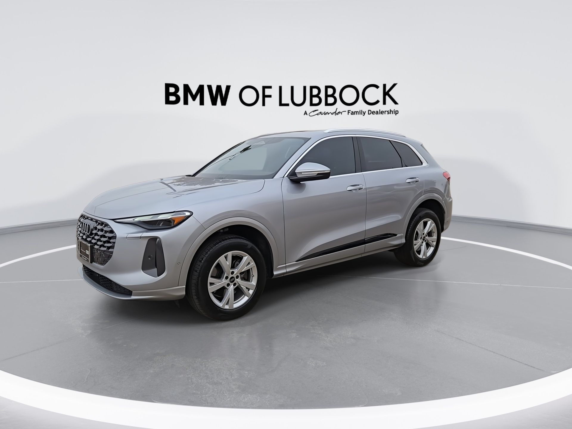 View vehicle photo 4