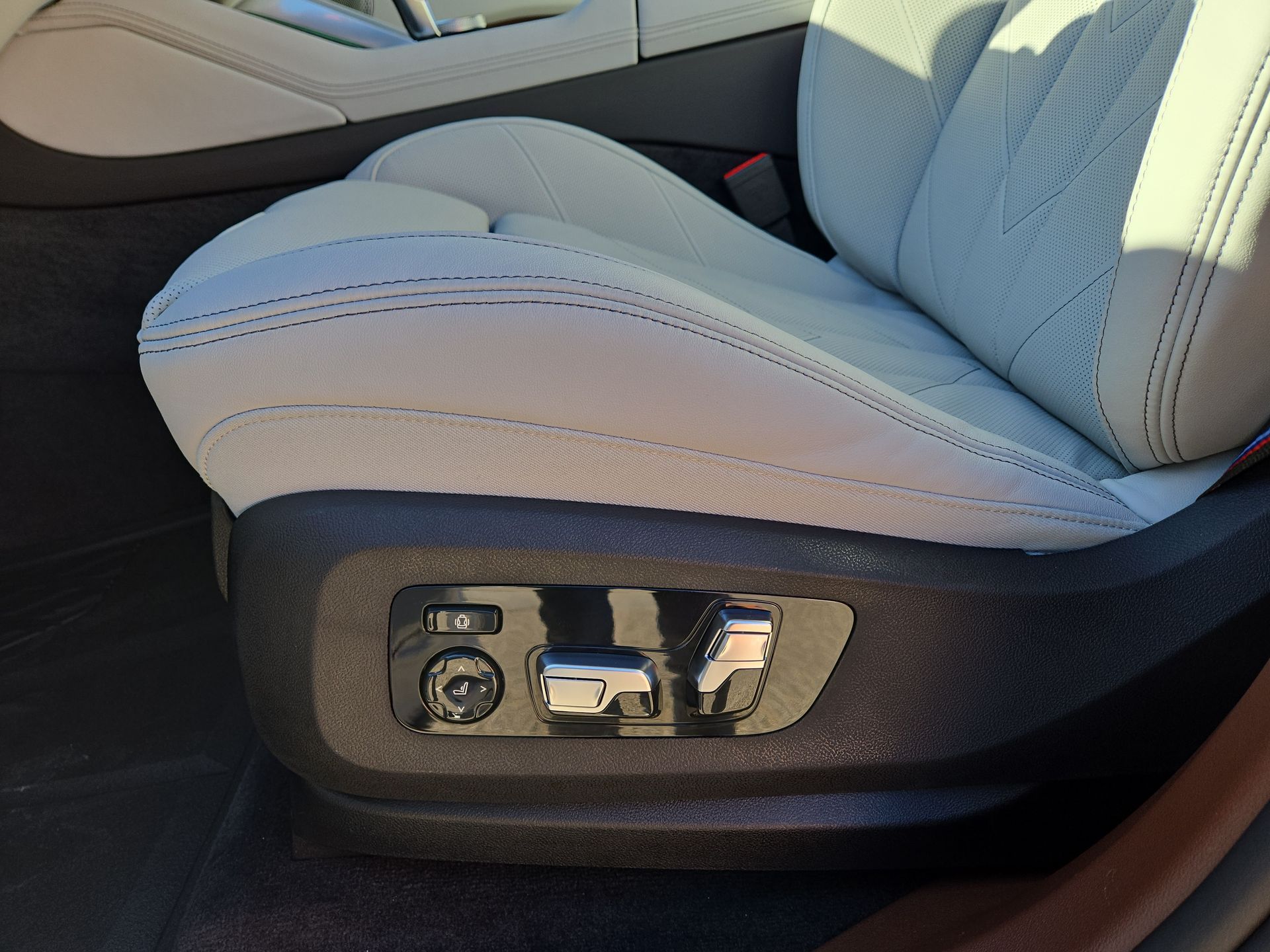 2026 BMW XM Base - Photo 17