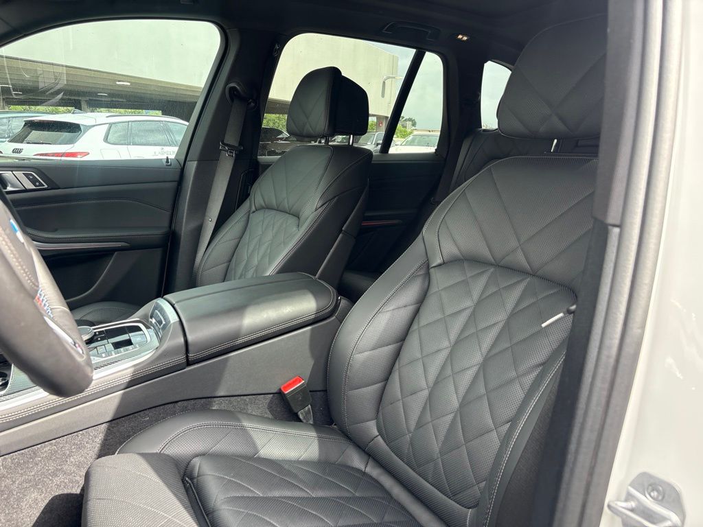 2026 BMW X5 M60i - Photo 11