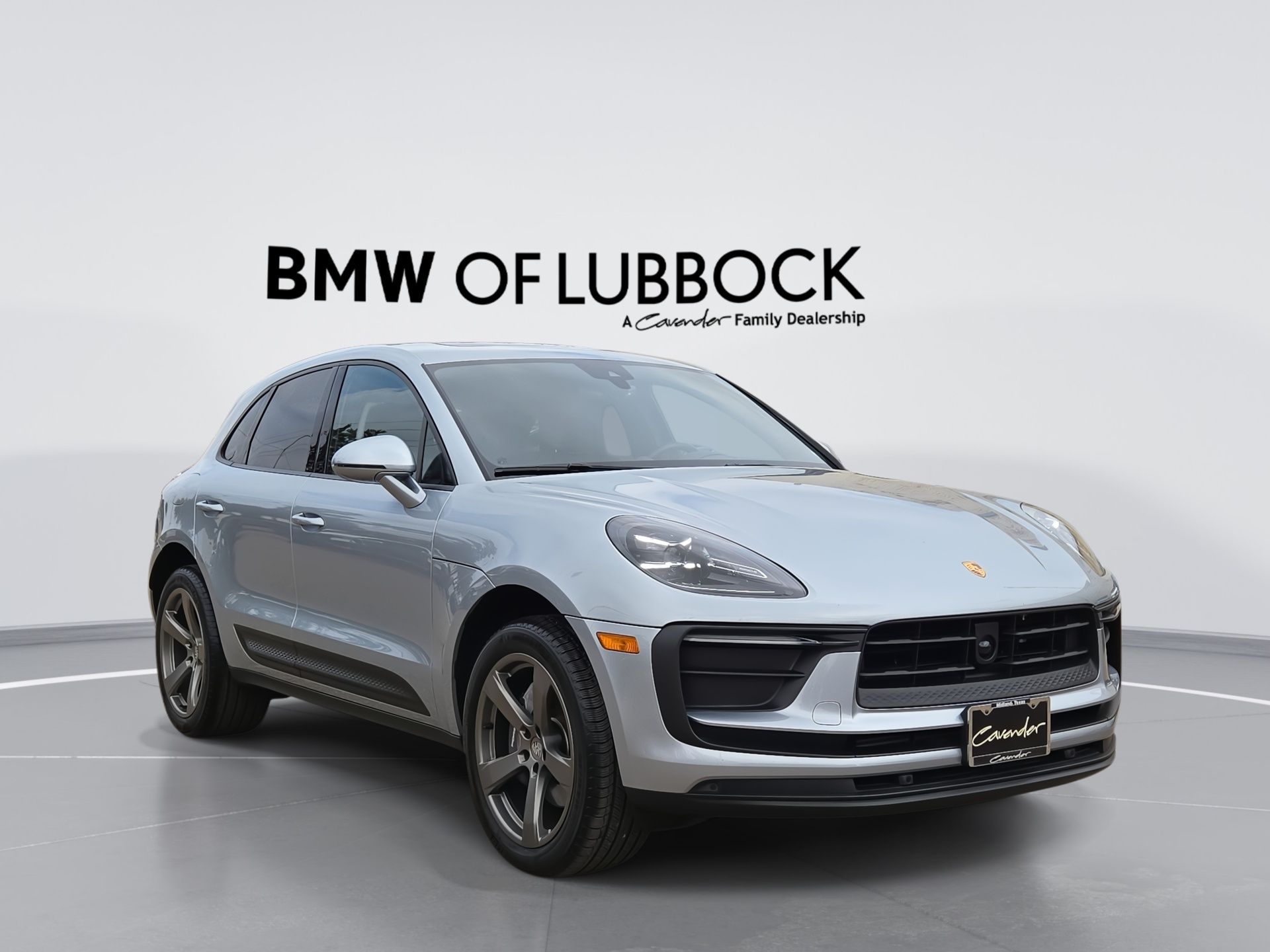 2025 Porsche Macan -'s photo