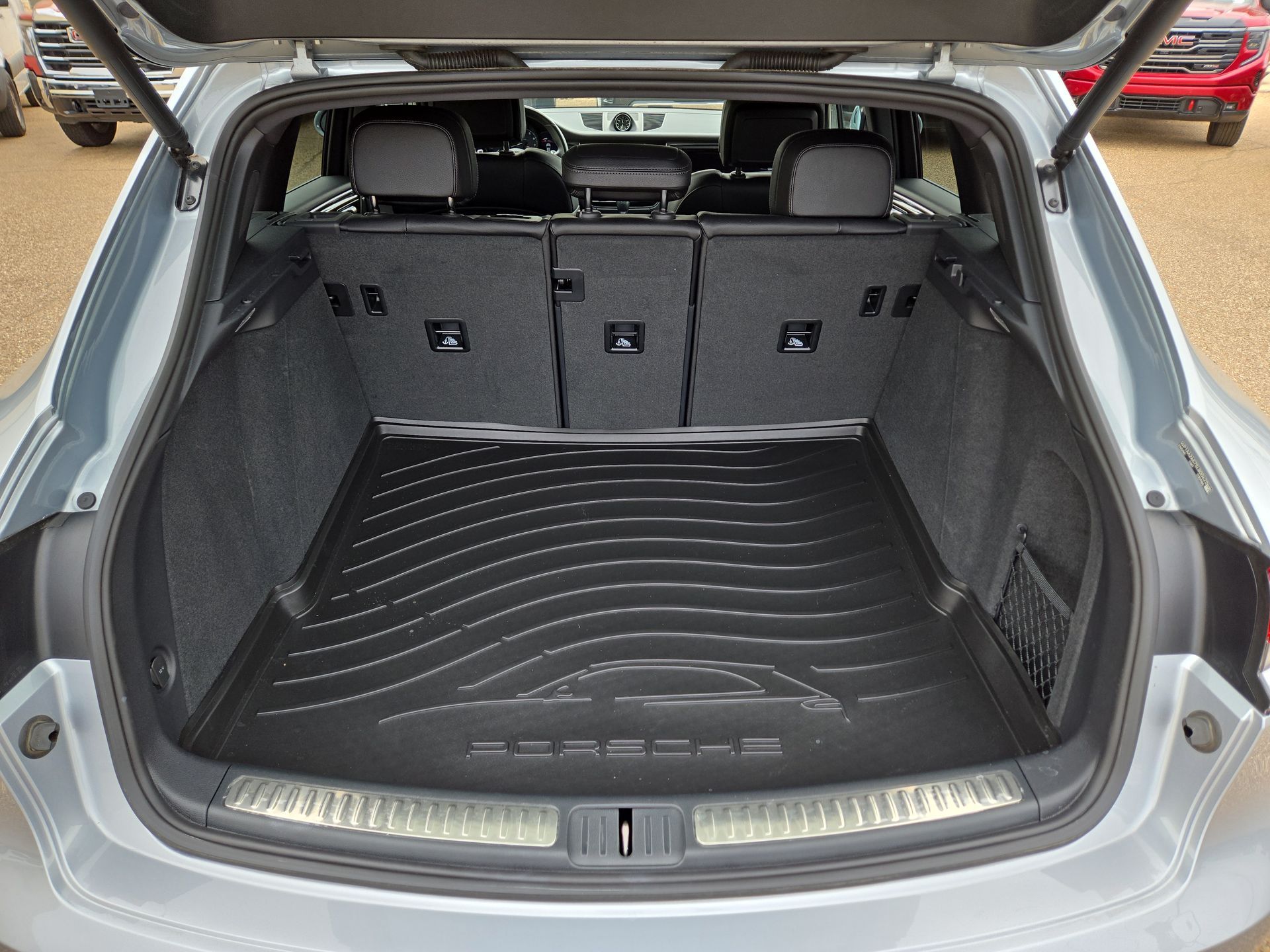 2025 Porsche Macan Base - Photo 12