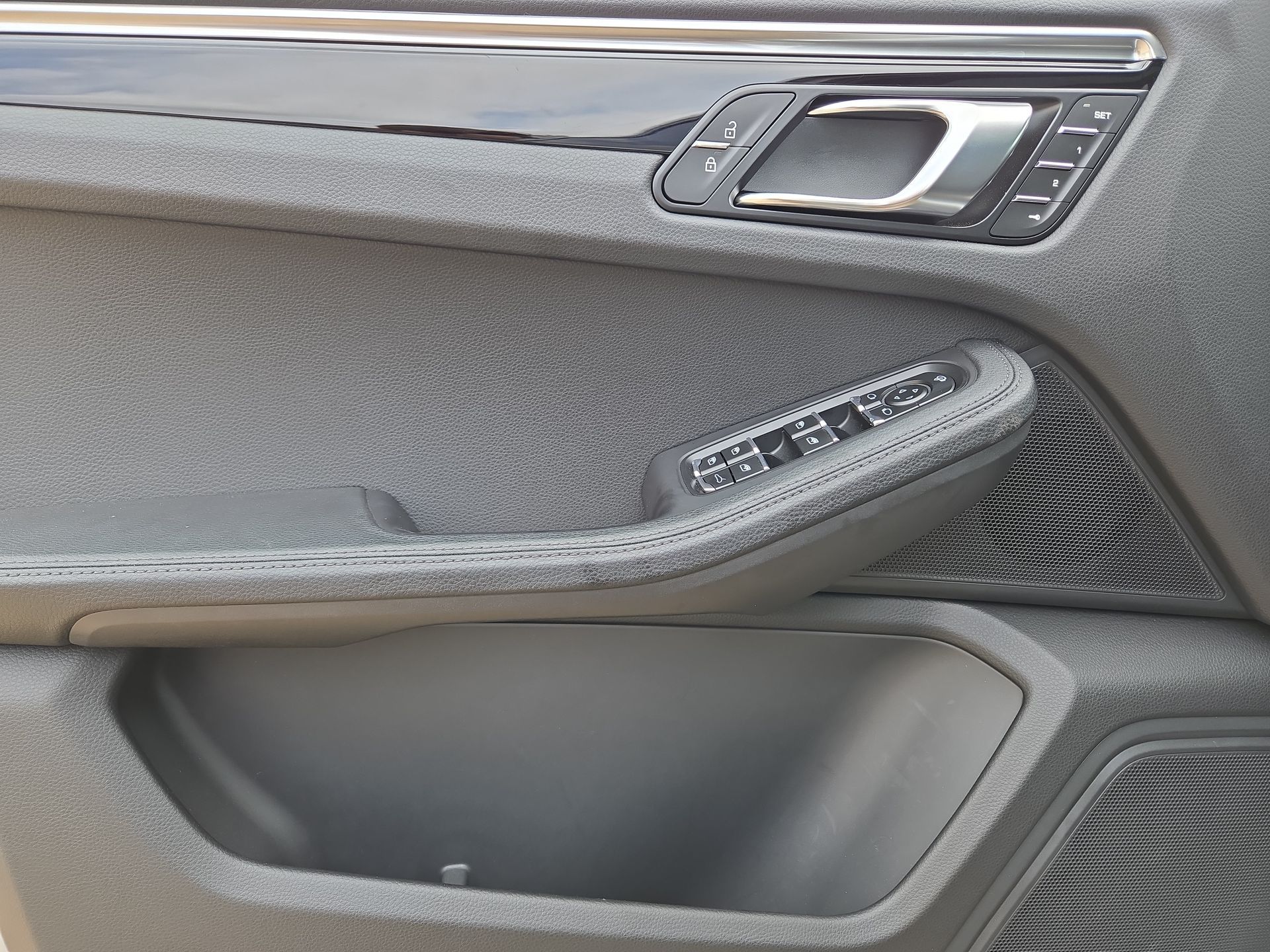 2025 Porsche Macan Base - Photo 15