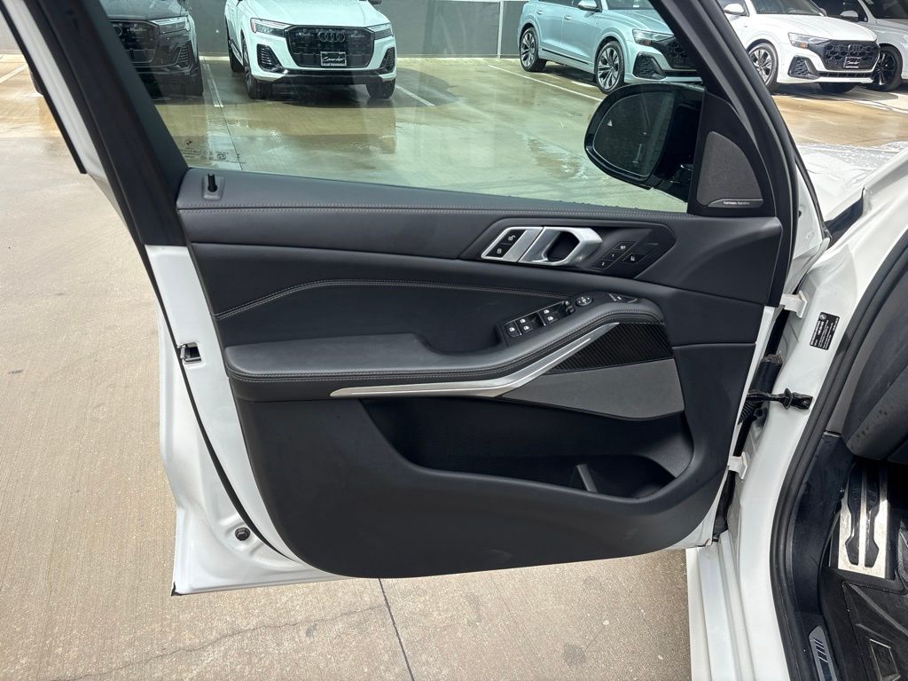 2026 BMW X5 M60i - Photo 9