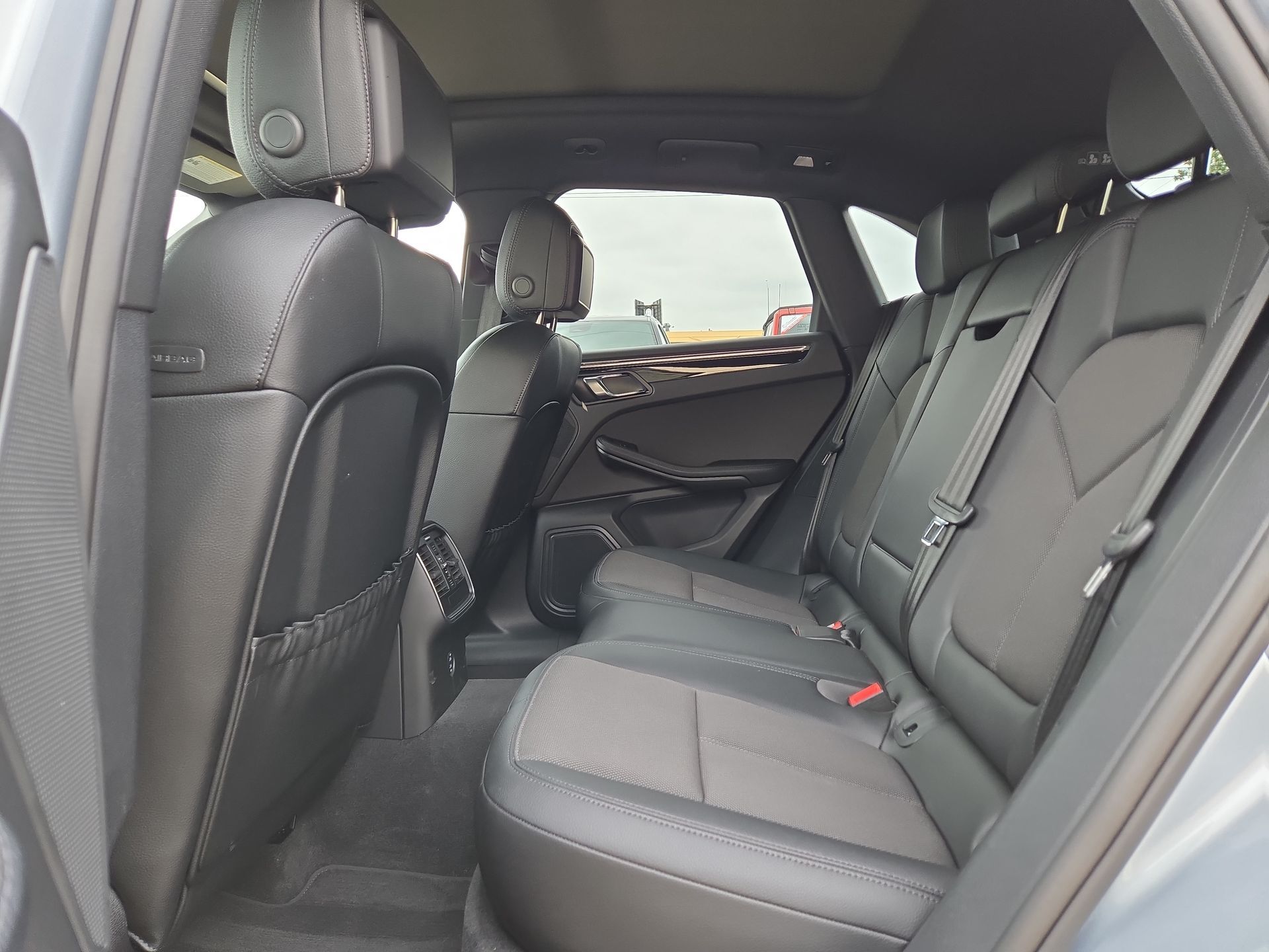 2025 Porsche Macan Base - Photo 13