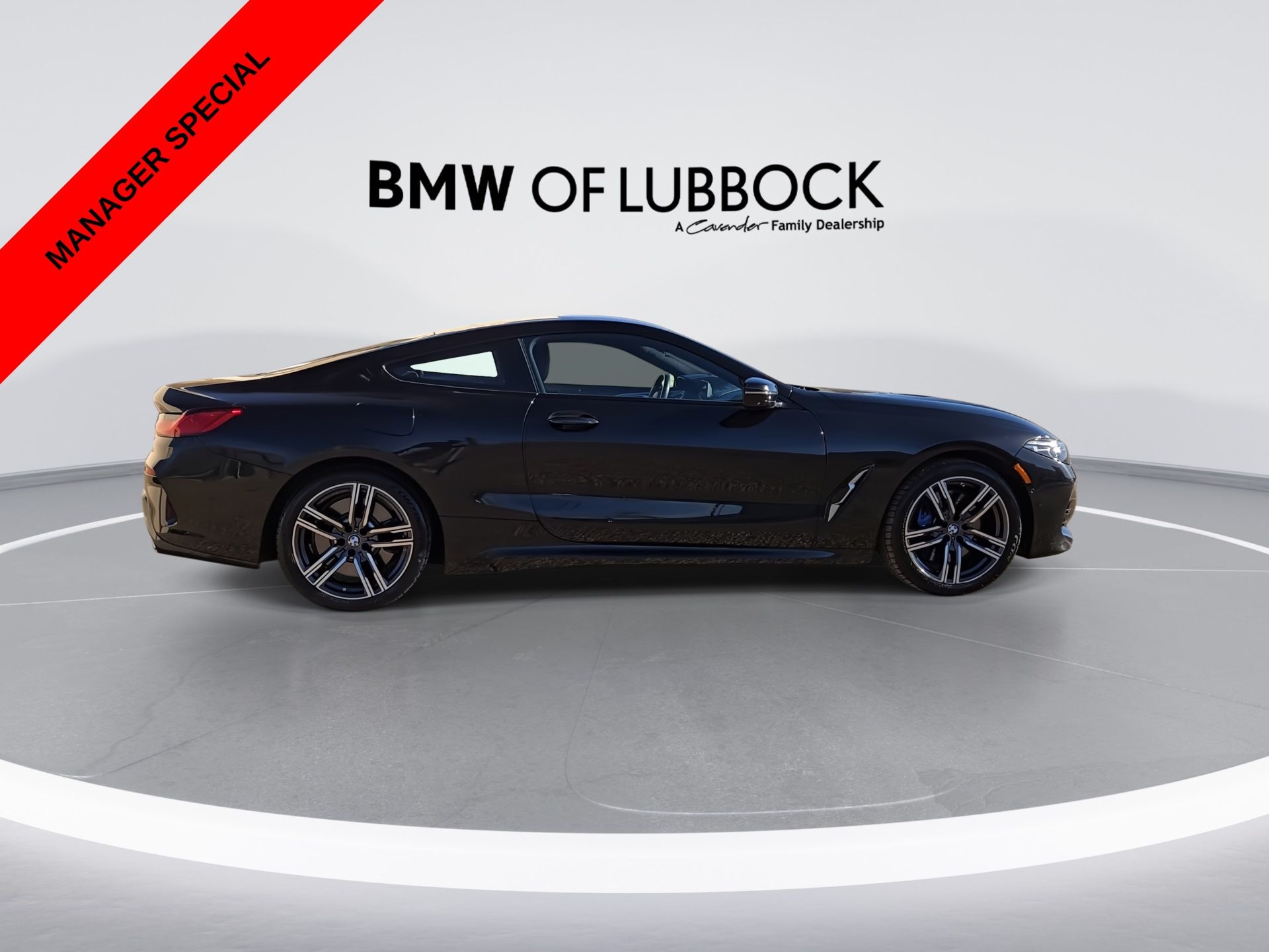 2025 BMW 8 Series 840i - Photo 9